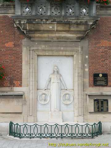 Bapaume /  Monument Tailliandier-Briquet