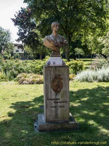 Dunkerque /  Monument à Caroline Angebert