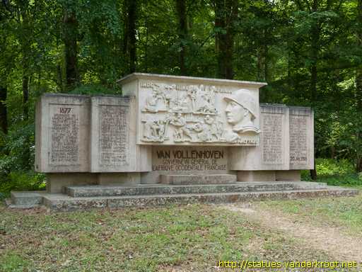 Montgobert /  Monument Joost Van Vollenhoven