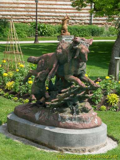 Abbeville /  Loup emportant un agneau et poursuivi par un petit chien