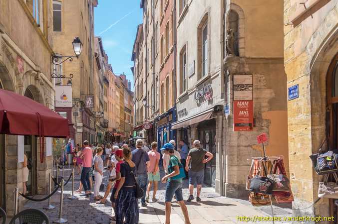 Lyon /  La Vierge à l'enfant
