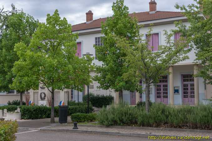 Pont-de-Chéruy /  Enseignant et étudiants