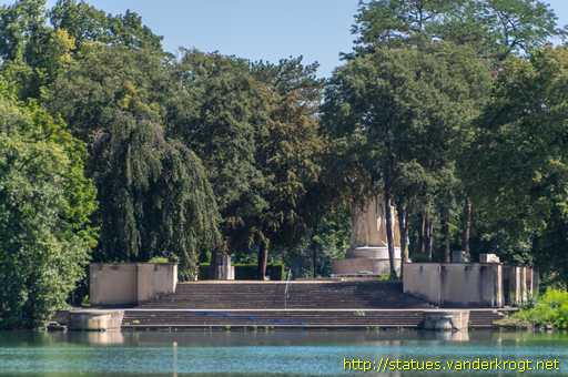 Lyon /  Monument aux Morts de Île du Souvenir