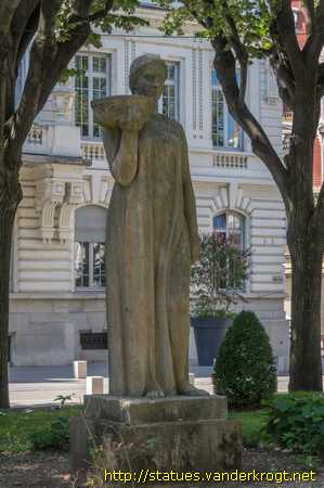 Lyon /  La Canéphore