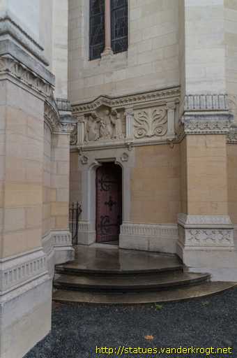 Ars-sur-Formans /  Reliefs avec Saint Jean-Marie Vianney