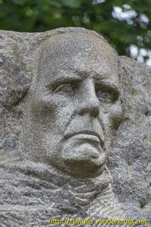 Bourg-en-Bresse /  Monument à Edgar Quinet