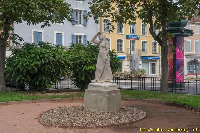 Bourg-en-Bresse /  Sarcleuse regardant l'heure au soleil