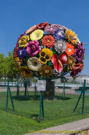 Lyon /  Flower Tree
