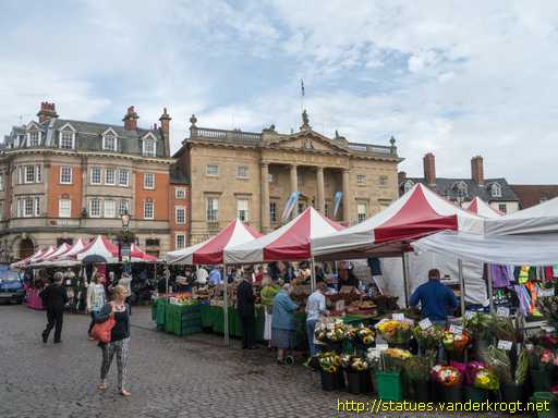 Newark-on-Trent /  Lady Justice with Lion and Unicorn