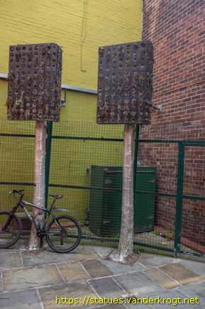 Chesterfield /  Trees