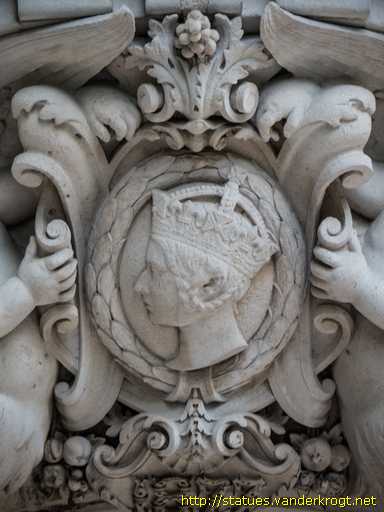 London /  Statues at the Middle Temple Lane Gate