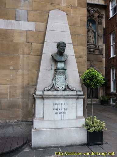 London /  Alfred Harmsworth, Lord Northcliffe