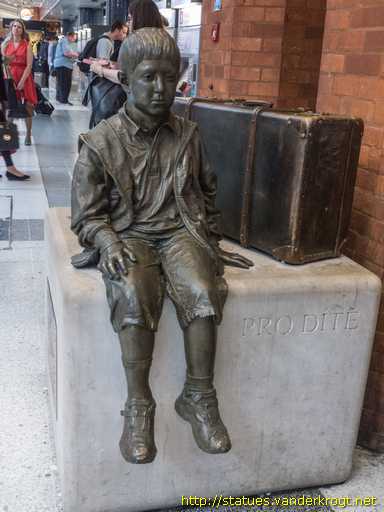 London /  Für das Kind - Displaced