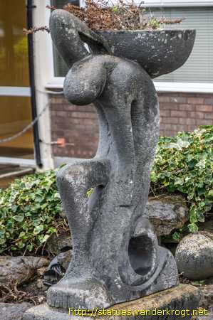 London /  Figure with Bowl