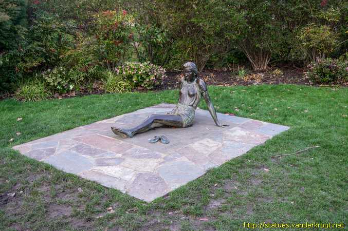 London /  Golders Hill Girl