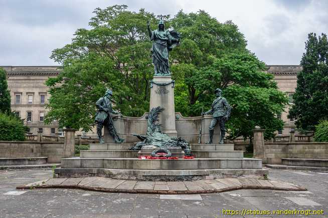 Liverpool /  The King's Liverpool Regiment Monument