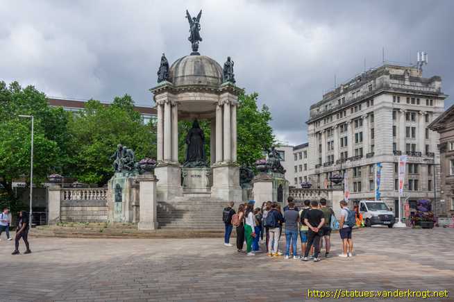 Liverpool /  Queen Victoria Monument