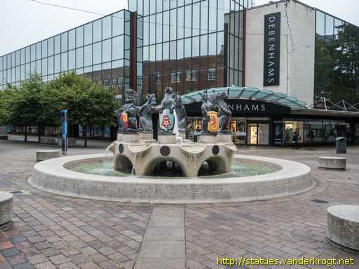 Portsmouth /  The Queen's Beasts - Queen Elizabeth Fountain