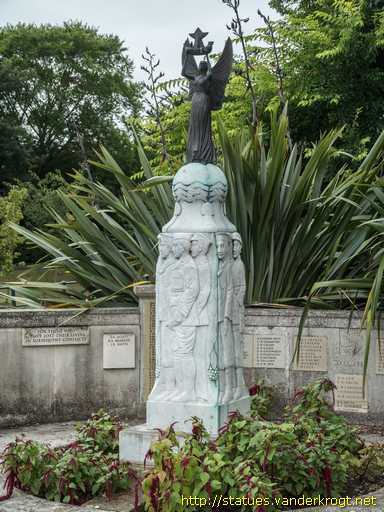 Hythe /  War Memorial
