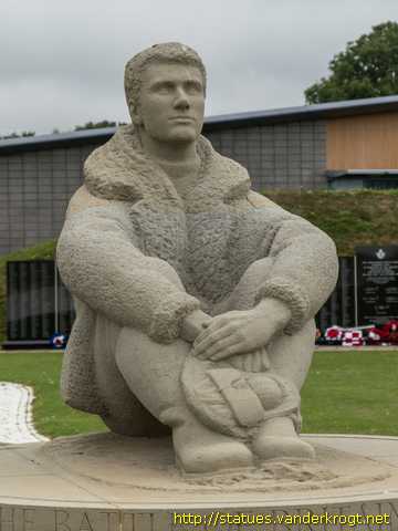 Capel-le-Ferne /  Seated Pilot