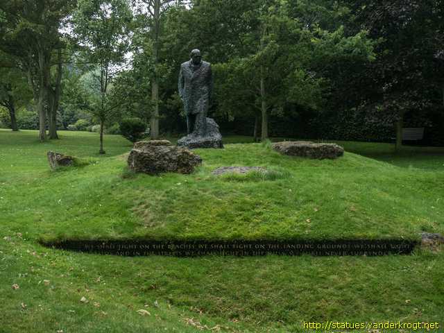St Margaret's at Cliffe /  Sir Winston Churchill