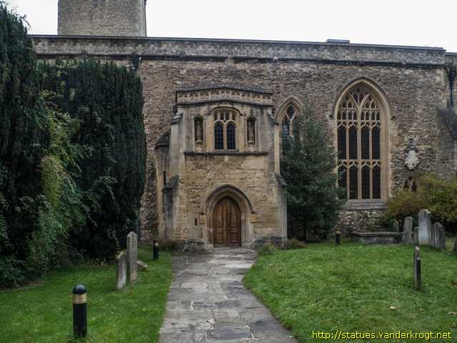 Oxford /  Two Saints' Statues at the Church of St. Peter-in-the-East