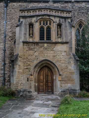 Oxford /  Two Saints' Statues at the Church of St. Peter-in-the-East