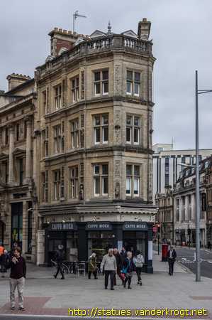 Bristol /  Statuettes and Heads related to Tobacco