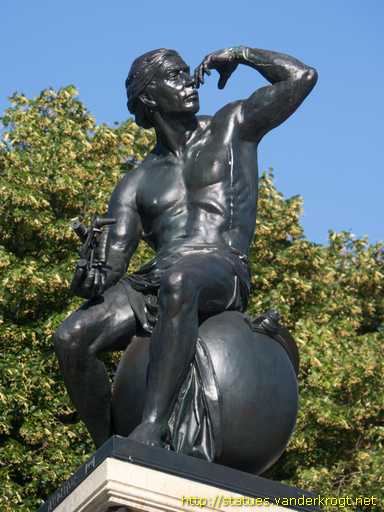 Newport - Casnewydd /  Merchant Navy Memorial - Navigator