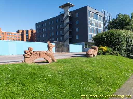 Cardiff - Caerdydd /  Beastie Benches - Meinciau Bwystfilod