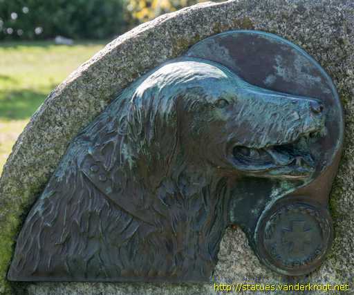 Swansea - Abertawe /  Swansea Jack memorial