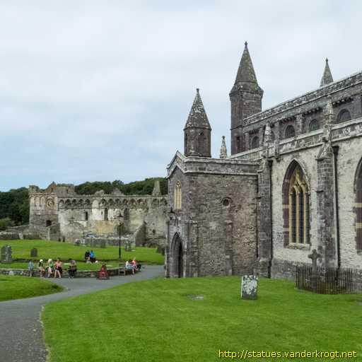 Saint David's - Tyddewi /  Saint David - Dewi Sant