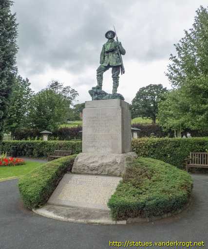 Lampeter - Llanbedr Pont Steffan /  World War I Memorial - Cofeb rhyfel byd cyntaf