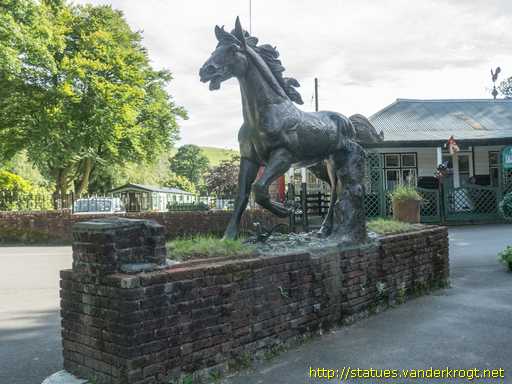 Devil's Bridge - Pontarfynach /  Running Horse - Ceffylau