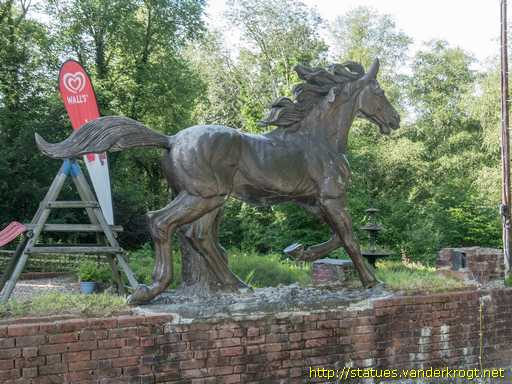Devil's Bridge - Pontarfynach /  Running Horse - Ceffylau