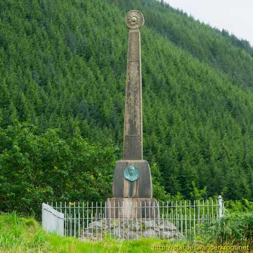 Corris /  Alfred Hughes Memorial