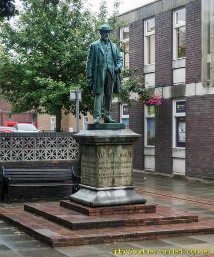 Mold - Yr Wyddgrug /  Daniel Owen