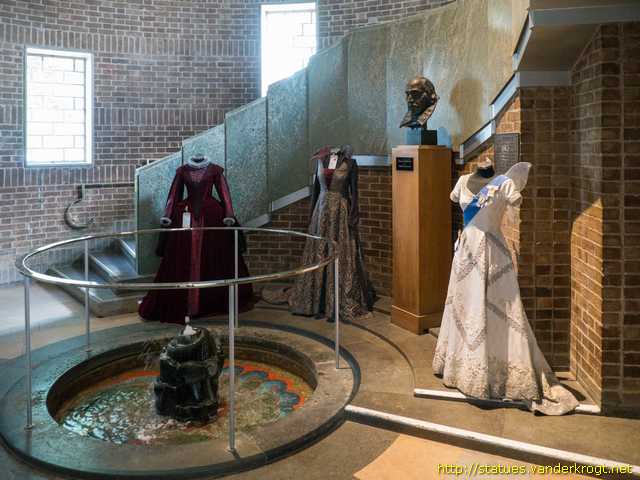 Stratford-upon-Avon /  William Shakespeare