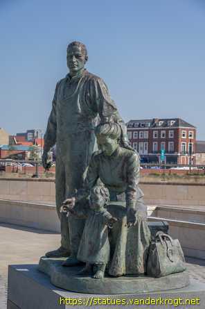 Hull /  Emigrants en route to America