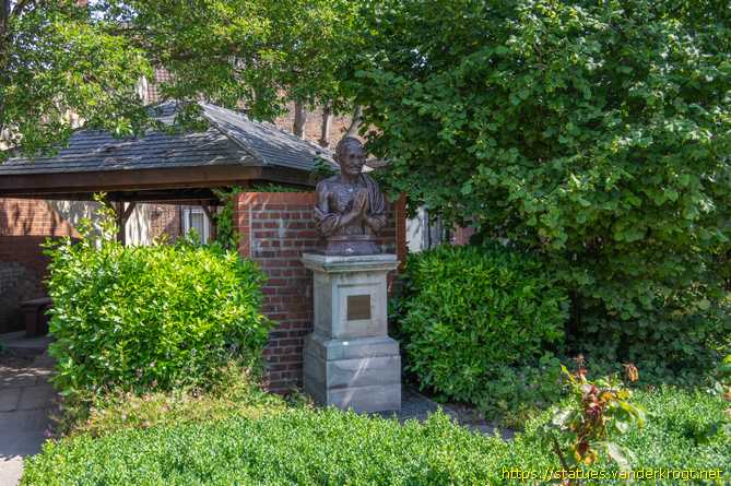 Hull /  Mahatma Gandhi