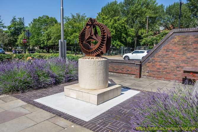 Hull /  Memorial to Spanish Civil War fighters