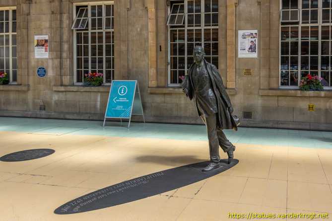 Hull /  Philip Larkin