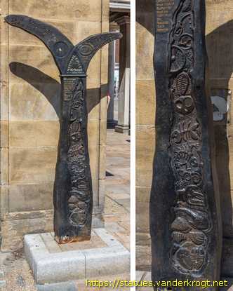 Hull /  The Fossil Tree - Hull