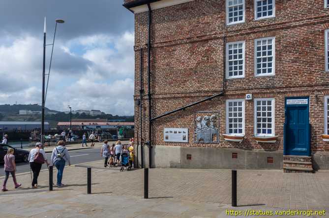 Scarborough /  Herring Girls