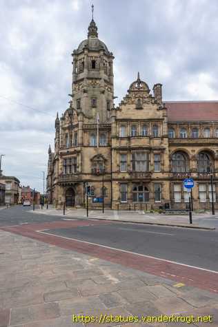 Wakefield /  Allegorical statue and reliefs