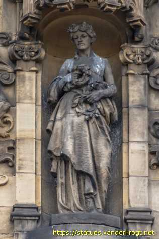 Wakefield /  Allegorical statue and reliefs