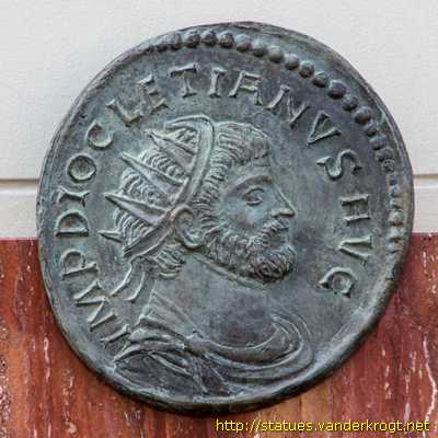 Zagreb /  Brončani novčić Cara Dioklecijana