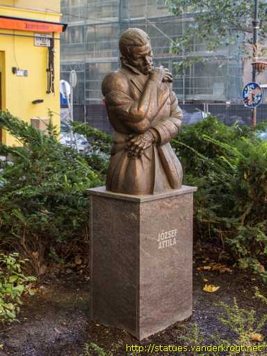 Budapest /  József Attila szobor