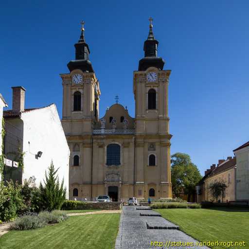 Székesfehérvár /  Szent István Székesegyház épületszobra