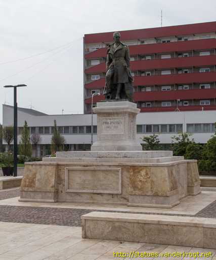 Komárom /  Hősök emlékműve